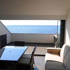The Roof On The Sea Apartment
